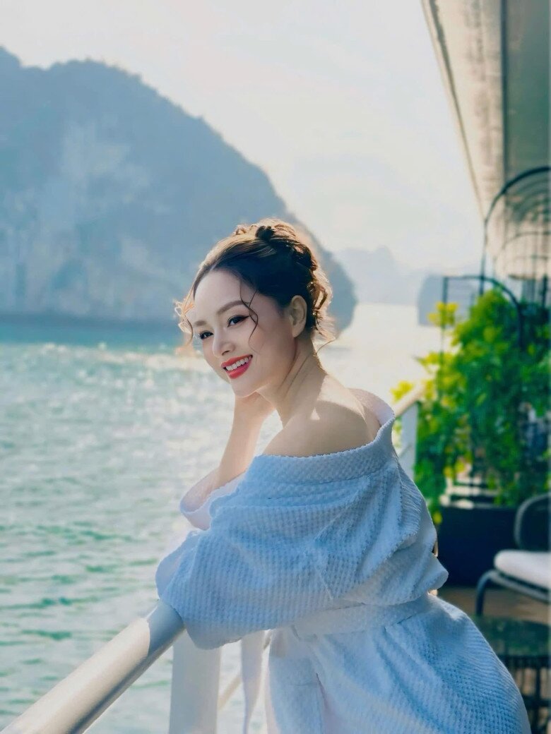 Không cùng huyết thống, hai nữ nghệ sĩ này lại có nhan sắc hao hao nhau như chị em một nhà - 6