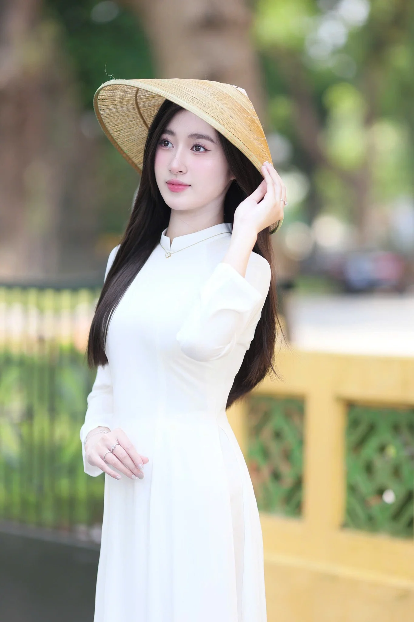 Cô gái 19 tuổi trả lời ứng xử không kịp thời gian vẫn chiến thắng vương miện Hoa hậu Trái đất - 2
