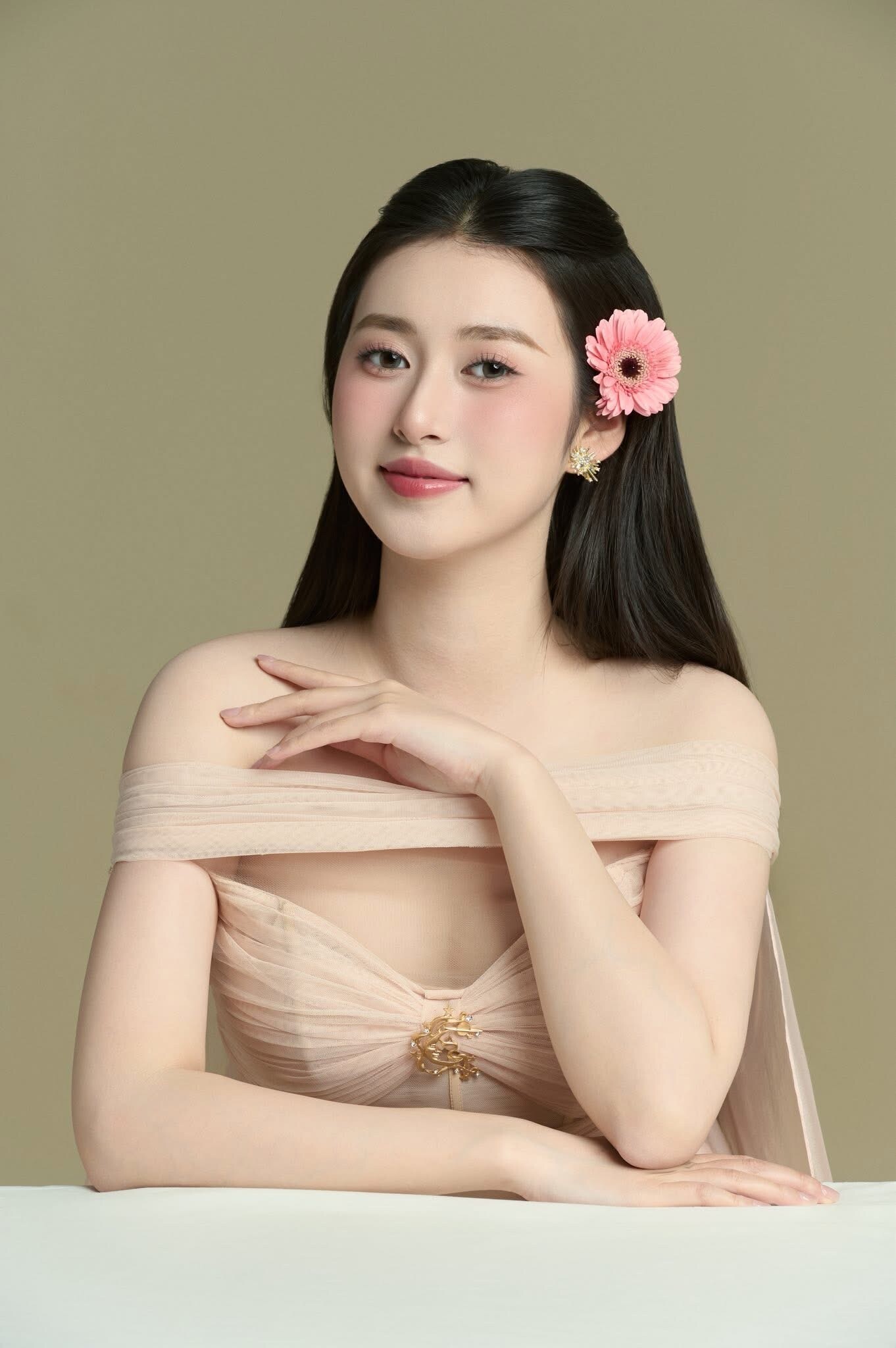 Cô gái 19 tuổi trả lời ứng xử không kịp thời gian vẫn chiến thắng vương miện Hoa hậu Trái đất - 5