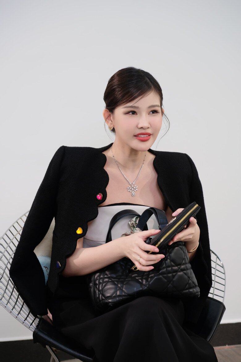 Ông xã Lê Âu Ngân Anh: Không ý kiến về việc vợ khoe đường cong, vì đó là cách lưu giữ thanh xuân tươi đẹp của tuổi trẻ! - 7