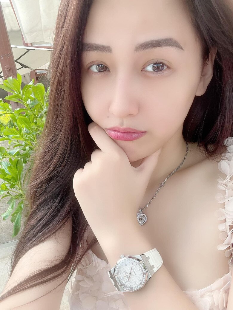 Mai Phương Thuý tuyên bố sẽ mua chiếc đồng hồ với giá 10 tỷ đồng - 1