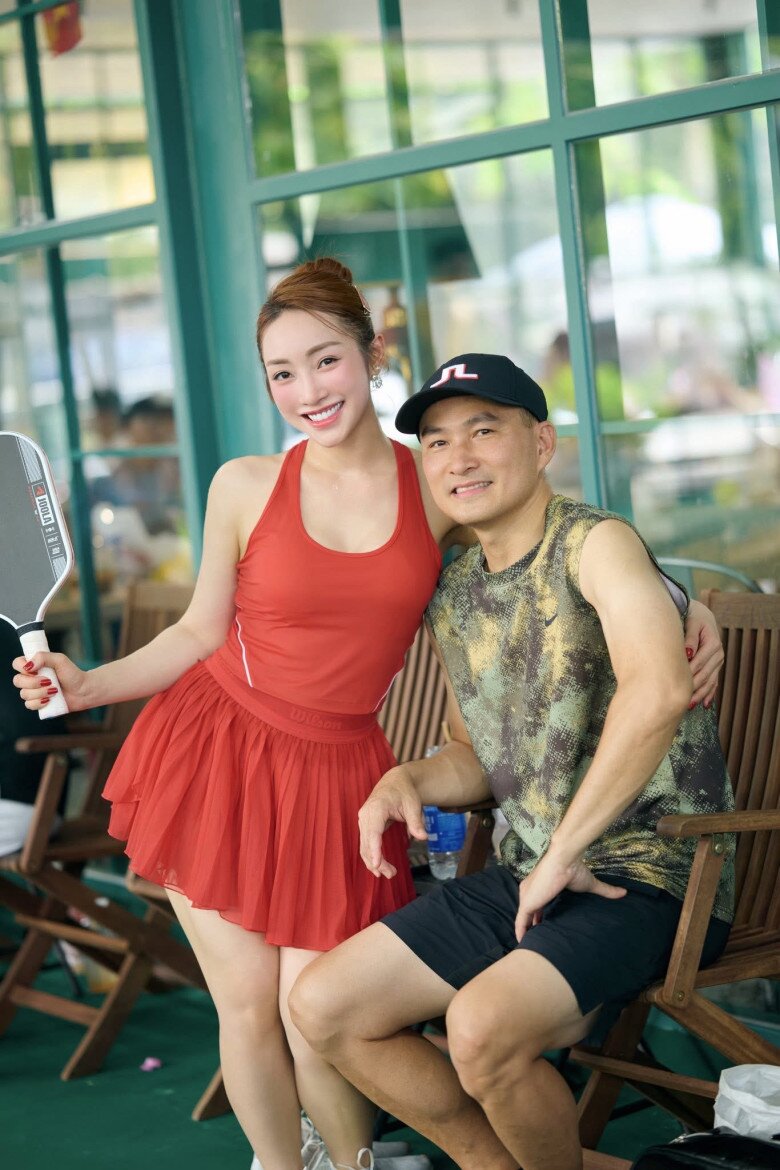 Bà xã Chi Bảo mê môn thể thao này hơn cả chồng, ẵm con theo để độ dáng - 6
