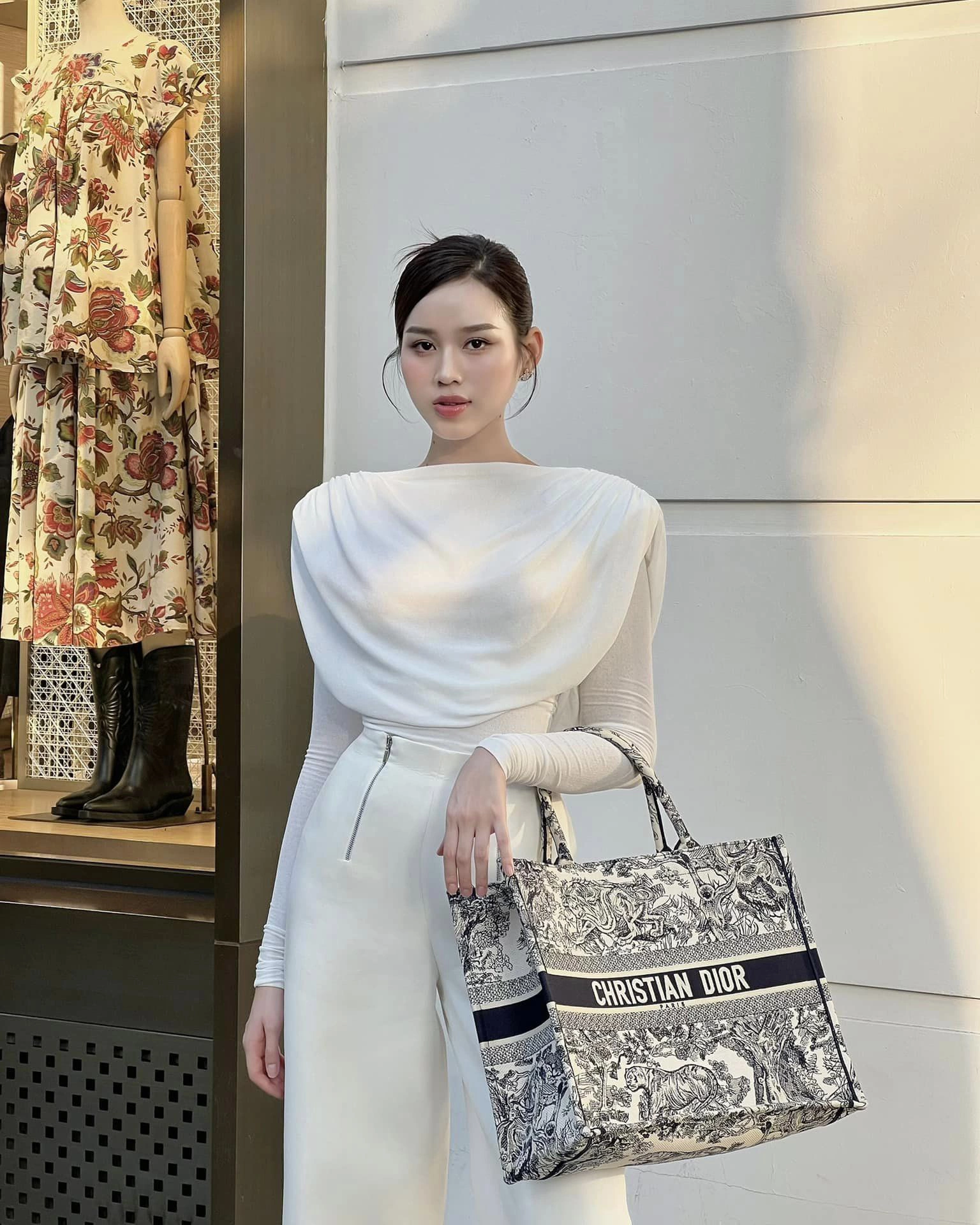 Nàng hậu Thanh Hoá từng &#34;gây sốt&#34; với ảnh làm nông, giờ giàu có sang chảnh, ăn mặc dát loạt đồ hiệu hàng hiếm - 5