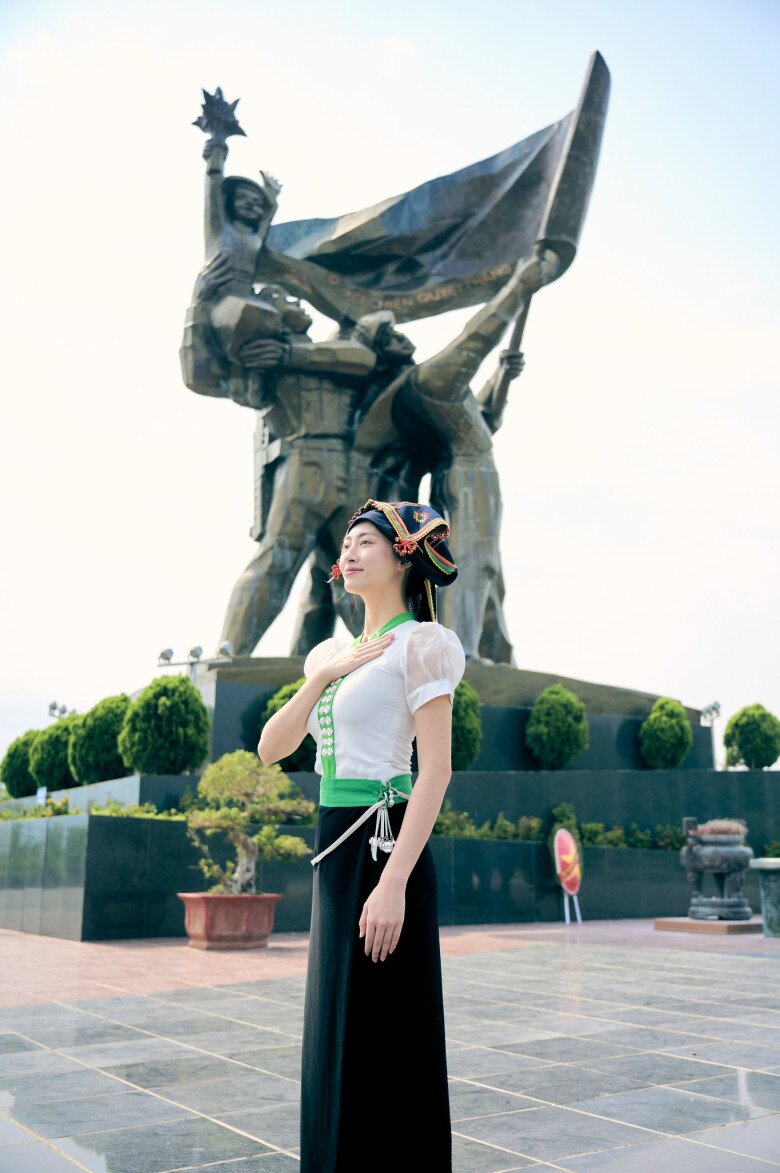 Xuất hiện cô gái đồng bào Thái mặc đồ truyền thống độc đáo đẹp phát sáng, hoá ra là &#34;Hoa hậu Tiến sĩ&#34; đình đám - 2