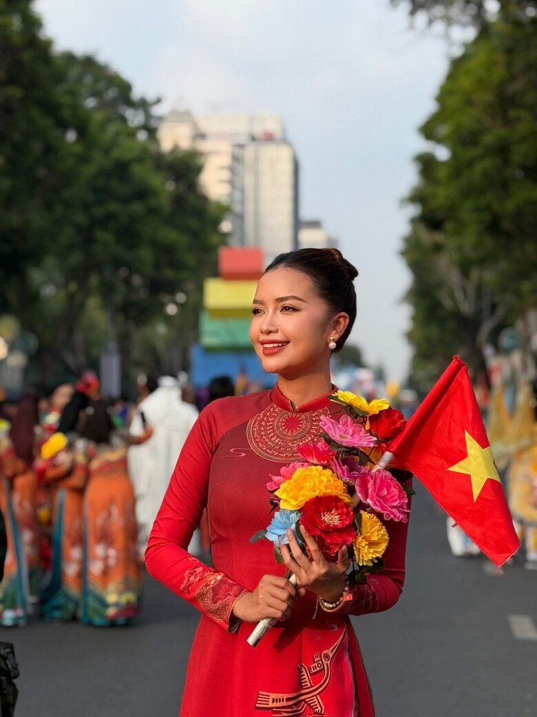 Mỹ nhân Việt đẹp phát sáng trong buổi diễu hành chia sẻ về vai trò Giám đốc Quốc gia tại Hoa hậu Hoàn vũ Việt Nam - 2
