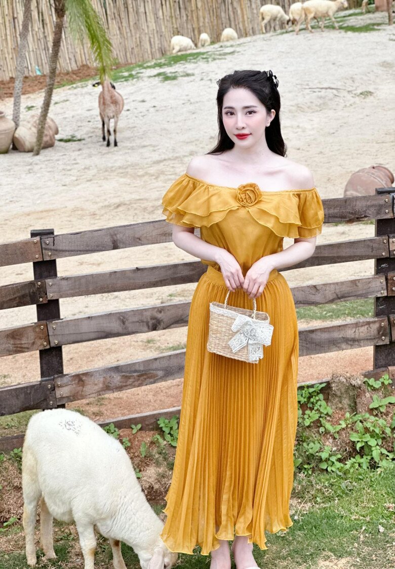 Người tình Việt Anh có nước sa trắng sứ, chuộng mặc style “gái quê” vẫn hút hết mọi ánh nhìn - 7