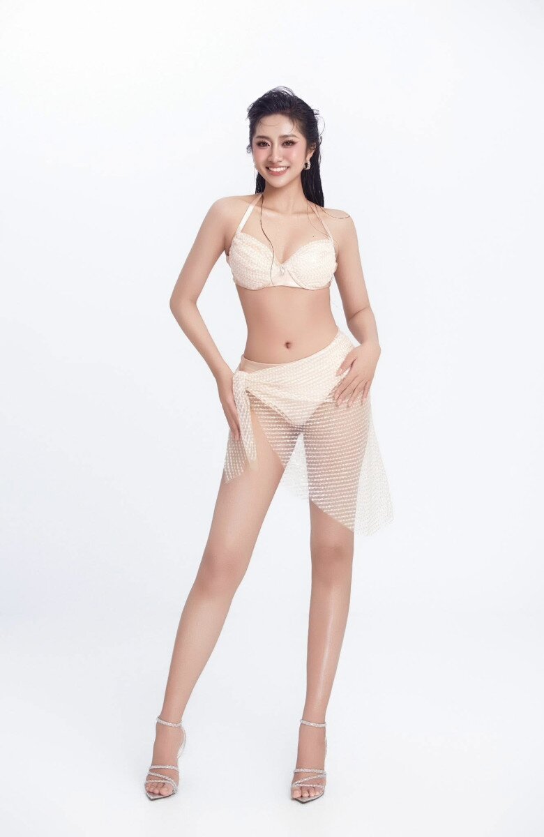 Mỹ nhân Phú Yên vừa đăng quang Hoa hậu Việt Nam: Body nóng bỏng, nhan sắc đời thường xinh như thiên thần - 9