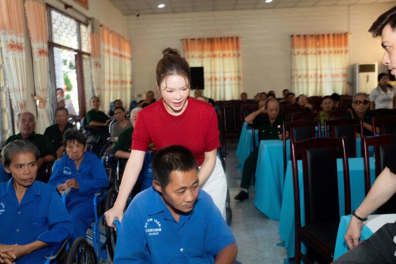 Nhan sắc vị khách mời muốn &#34;giật&#34; hoa cưới của Hồ Quỳnh Hương, lên truyền hình nước ngoài vẫn đẹp phát sáng - 7