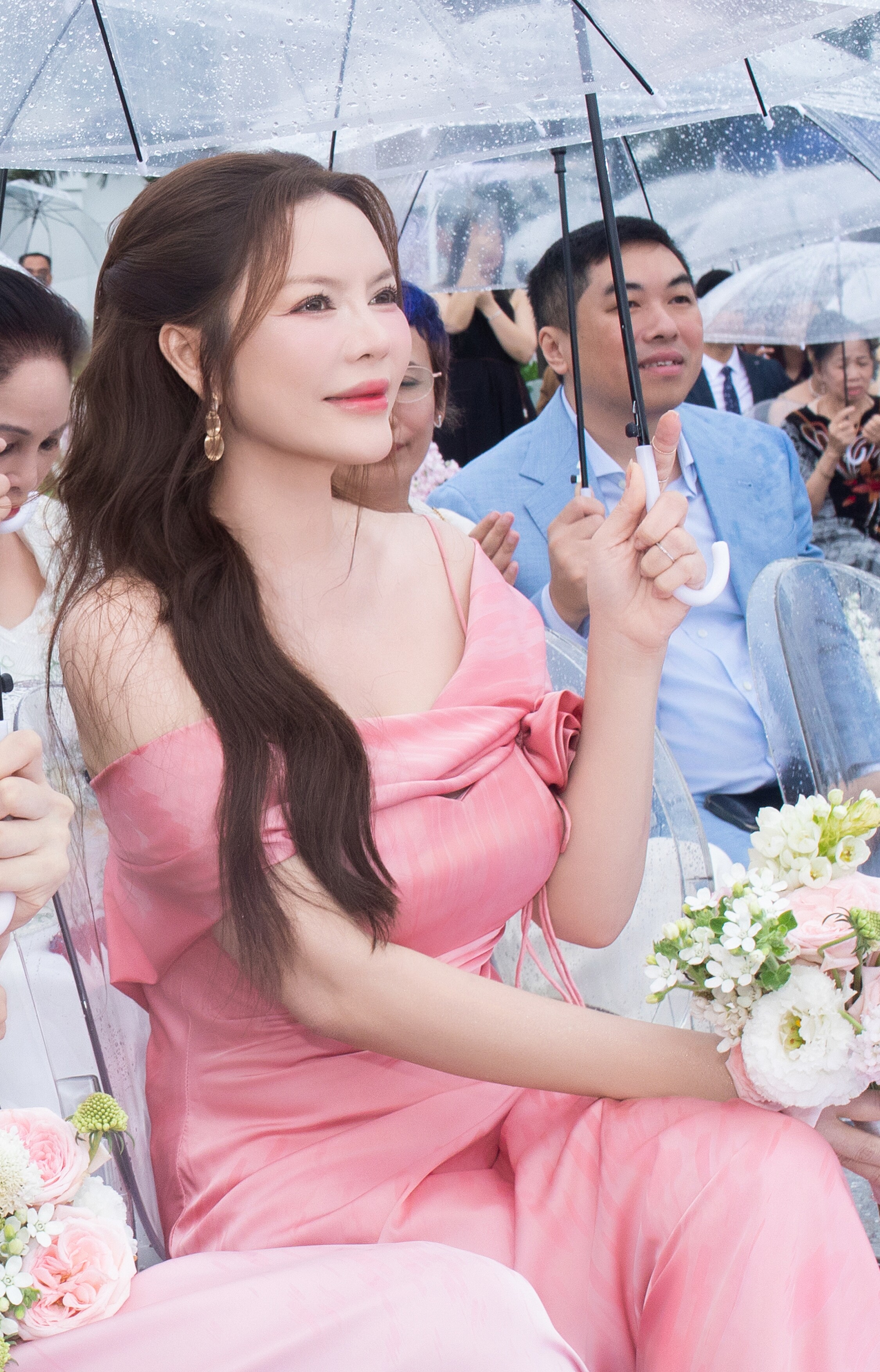 Nhan sắc vị khách mời muốn &#34;giật&#34; hoa cưới của Hồ Quỳnh Hương, lên truyền hình nước ngoài vẫn đẹp phát sáng - 1