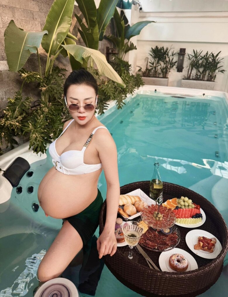 Phương Oanh tự nhận body cong ngược đằng trước, đi bơi diện đồ kín đáo tinh tế hơn xưa - 6