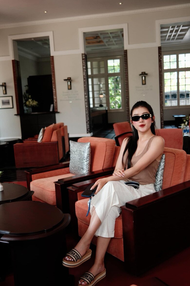 “Quốc bảo nhan sắc Việt” nổi danh gợi cảm, lúc lên truyền hình không dám mặc hở dù chỉ 1 lần - 9