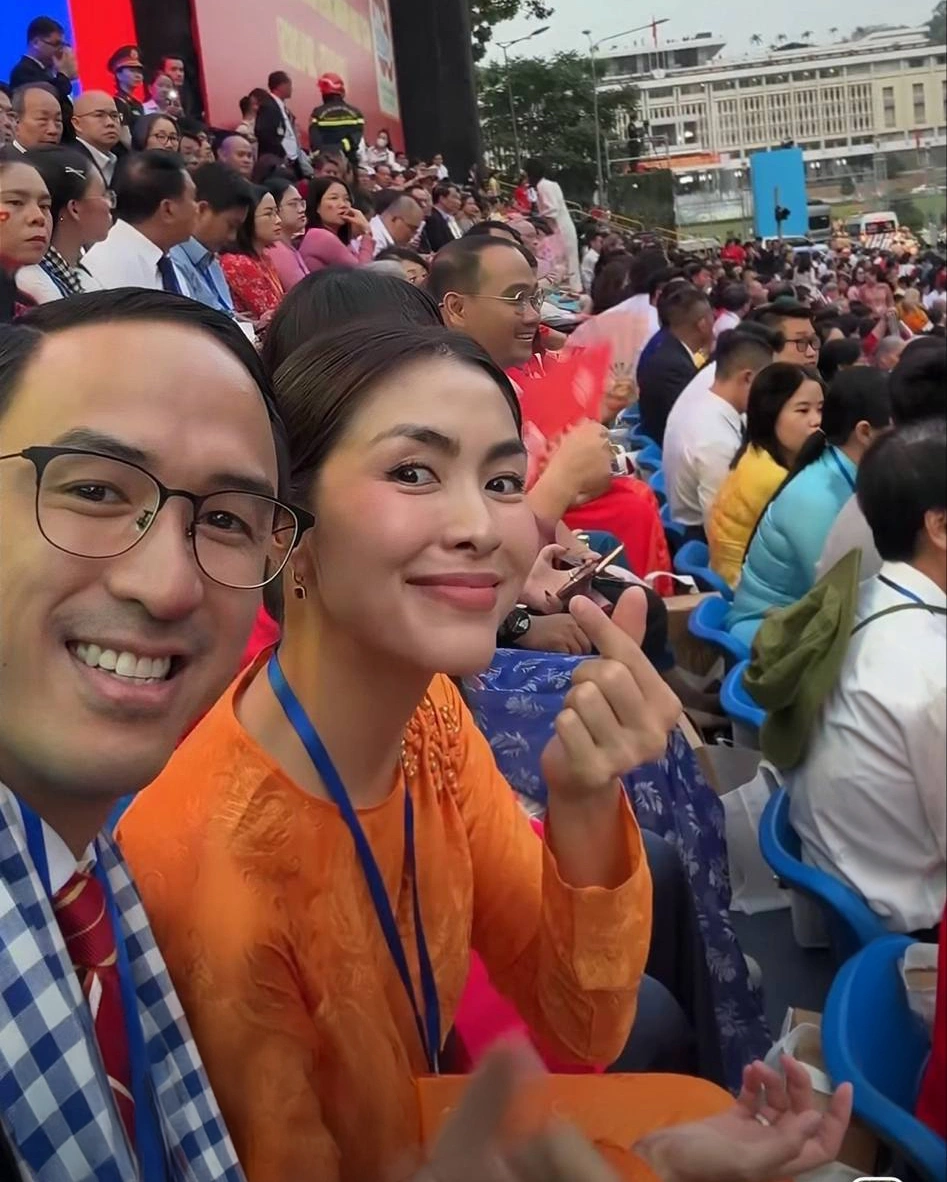 Tăng Thanh Hà liên tục xuất hiện nền nã với áo dài, sánh đôi đẹp tuyệt đối bên ông xã Louis Nguyễn - 1
