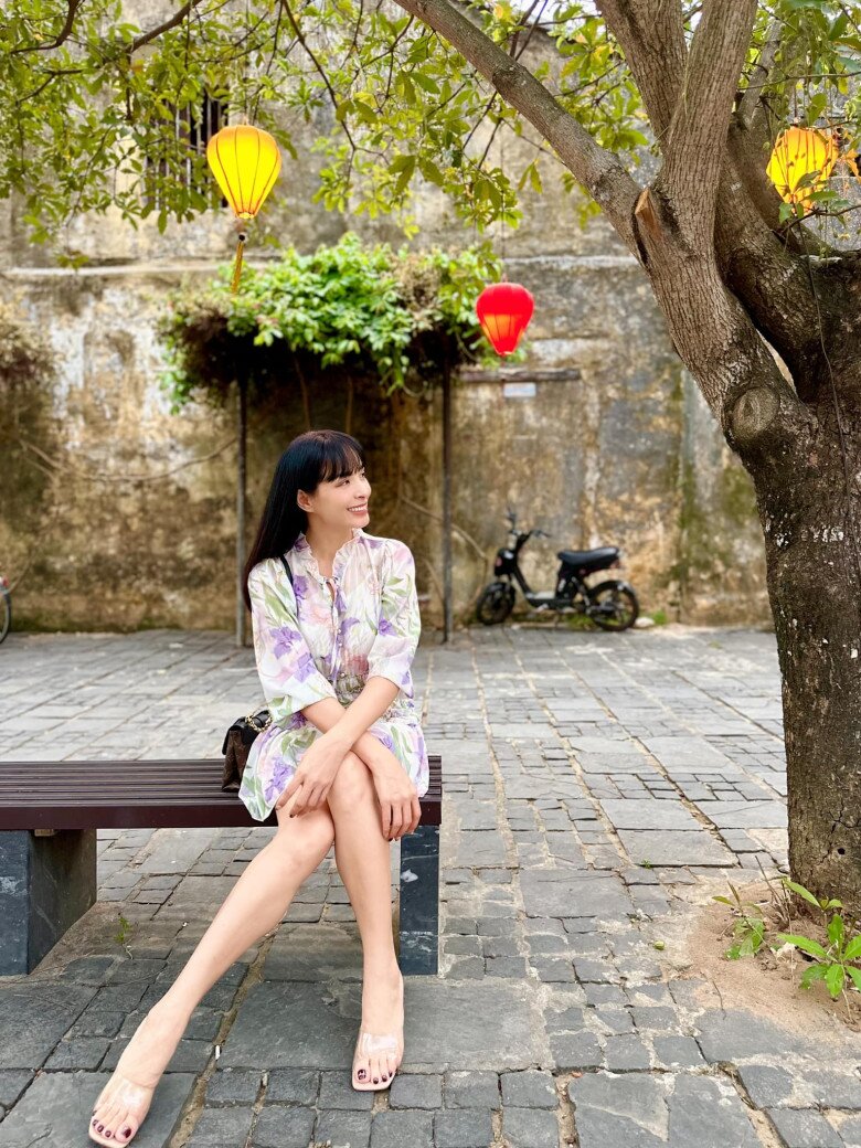 Thuý Hạnh như chị gái của hai cô con gái mỹ nhân, U50 vẫn tự tin mặc váy ngắn khoe chân dài miên man - 7