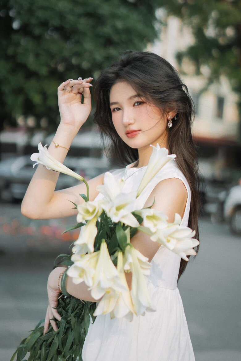 Xuất hiện em gái sinh đôi của thần tiên tỷ tỷ Phương Nhi, được diện chiếc váy trăm triệu trên sàn catwalk - 12