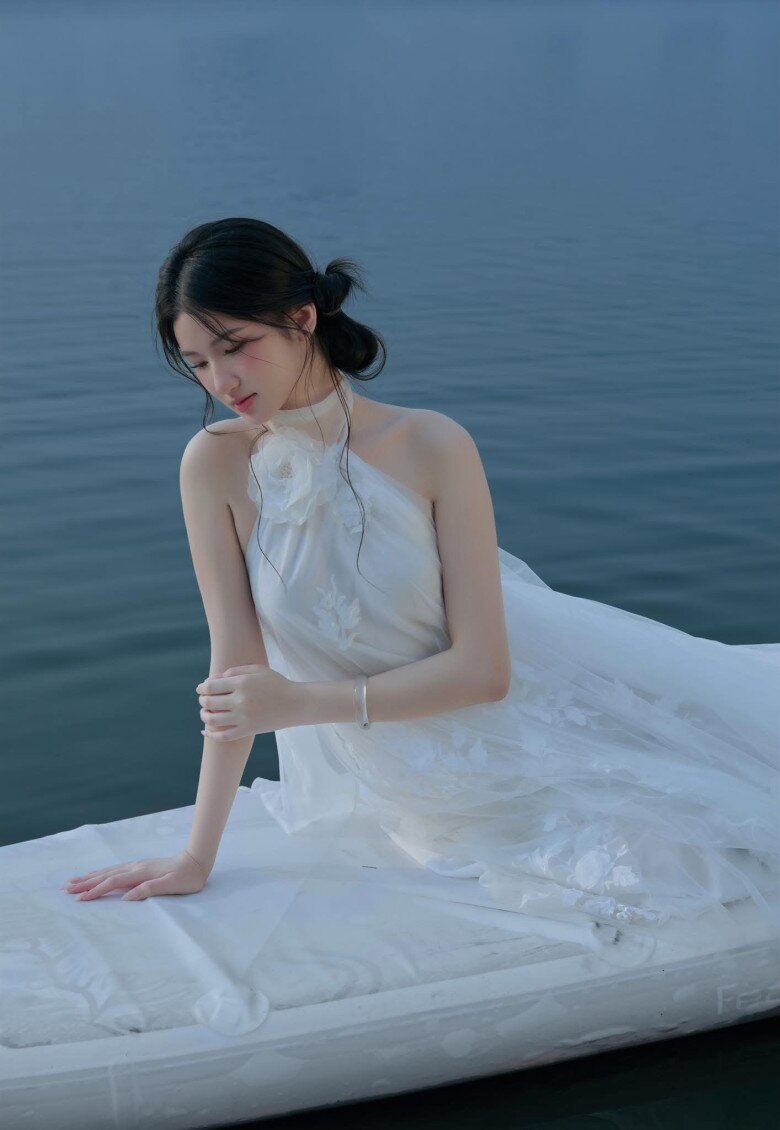 Xuất hiện em gái sinh đôi của thần tiên tỷ tỷ Phương Nhi, được diện chiếc váy trăm triệu trên sàn catwalk - 9