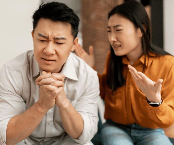 Bạn gái cũ ép trợ cấp 1 tỷ nuôi con, vợ tôi nói 5 từ khiến cô ấy bỏ chạy, còn tôi hoang mang - 1