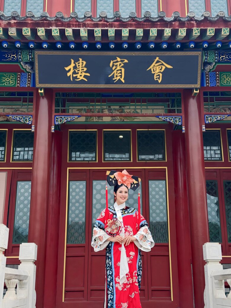 Bầu 6 tháng, Hoa hậu Việt Nam vẫn hóa thân thành &#34;Hoàn Châu cách cách&#34; xinh rạng rỡ ở Tử Cấm Thành - 4