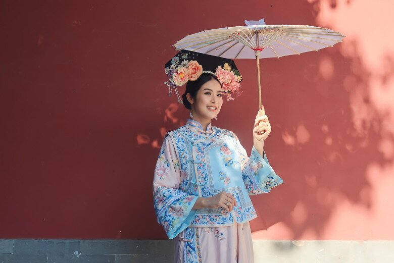 Bầu 6 tháng, Hoa hậu Việt Nam vẫn hóa thân thành &#34;Hoàn Châu cách cách&#34; xinh rạng rỡ ở Tử Cấm Thành - 3