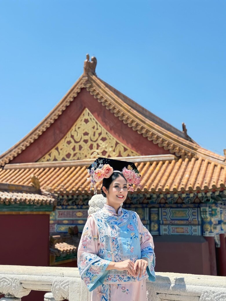 Bầu 6 tháng, Hoa hậu Việt Nam vẫn hóa thân thành &#34;Hoàn Châu cách cách&#34; xinh rạng rỡ ở Tử Cấm Thành - 2