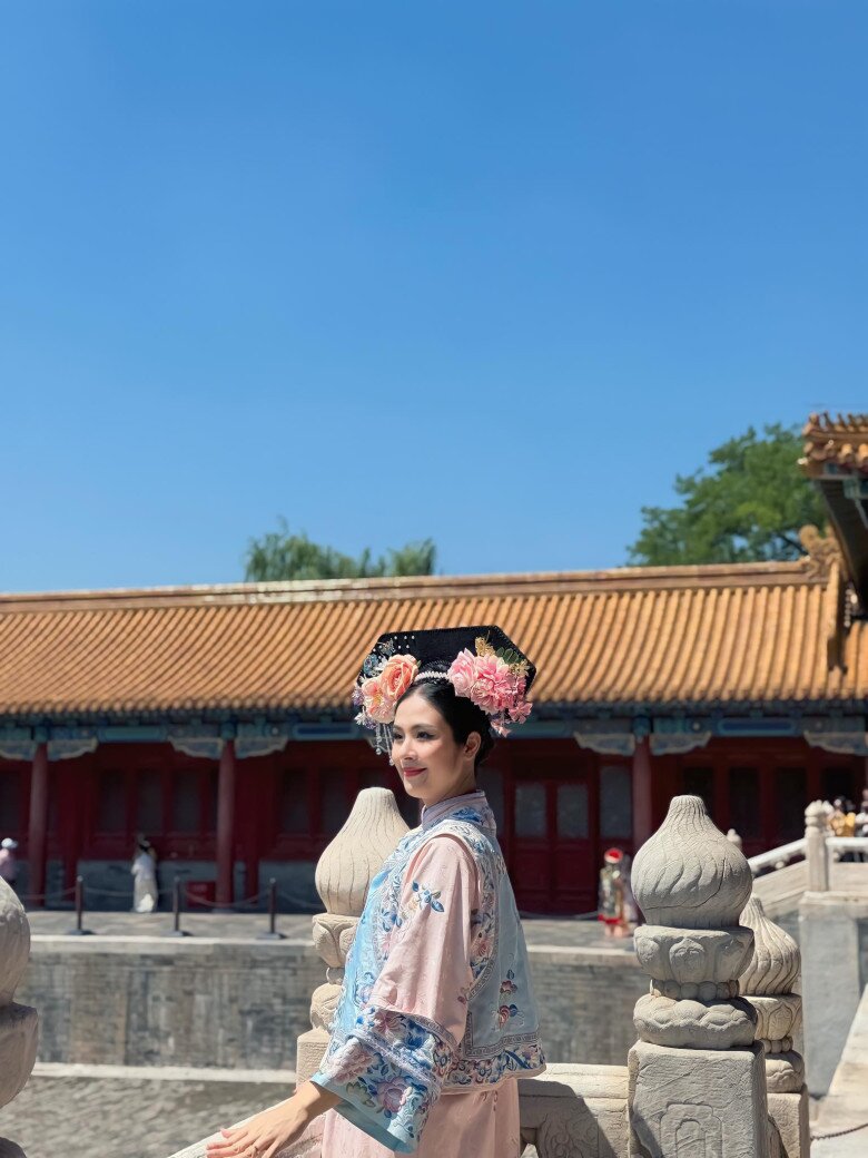 Bầu 6 tháng, Hoa hậu Việt Nam vẫn hóa thân thành &#34;Hoàn Châu cách cách&#34; xinh rạng rỡ ở Tử Cấm Thành - 7