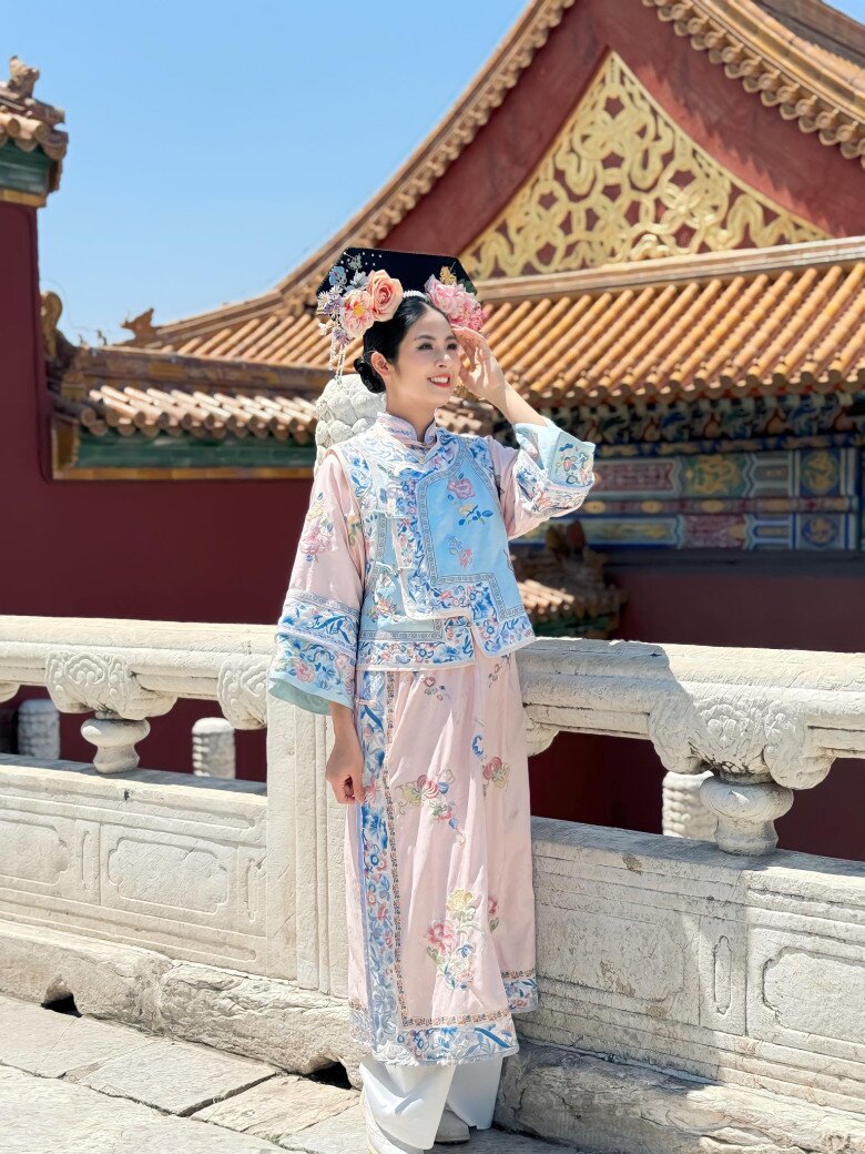 Bầu 6 tháng, Hoa hậu Việt Nam vẫn hóa thân thành &#34;Hoàn Châu cách cách&#34; xinh rạng rỡ ở Tử Cấm Thành - 9