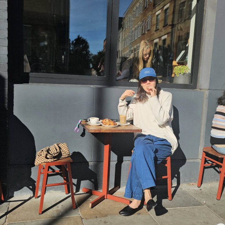 Bạn thân Son Ye Jin U50 vẫn làm mẫu ảnh thời trang giới trẻ, phong cách ngoài đời đáng để chị em U40 học hỏi - 10