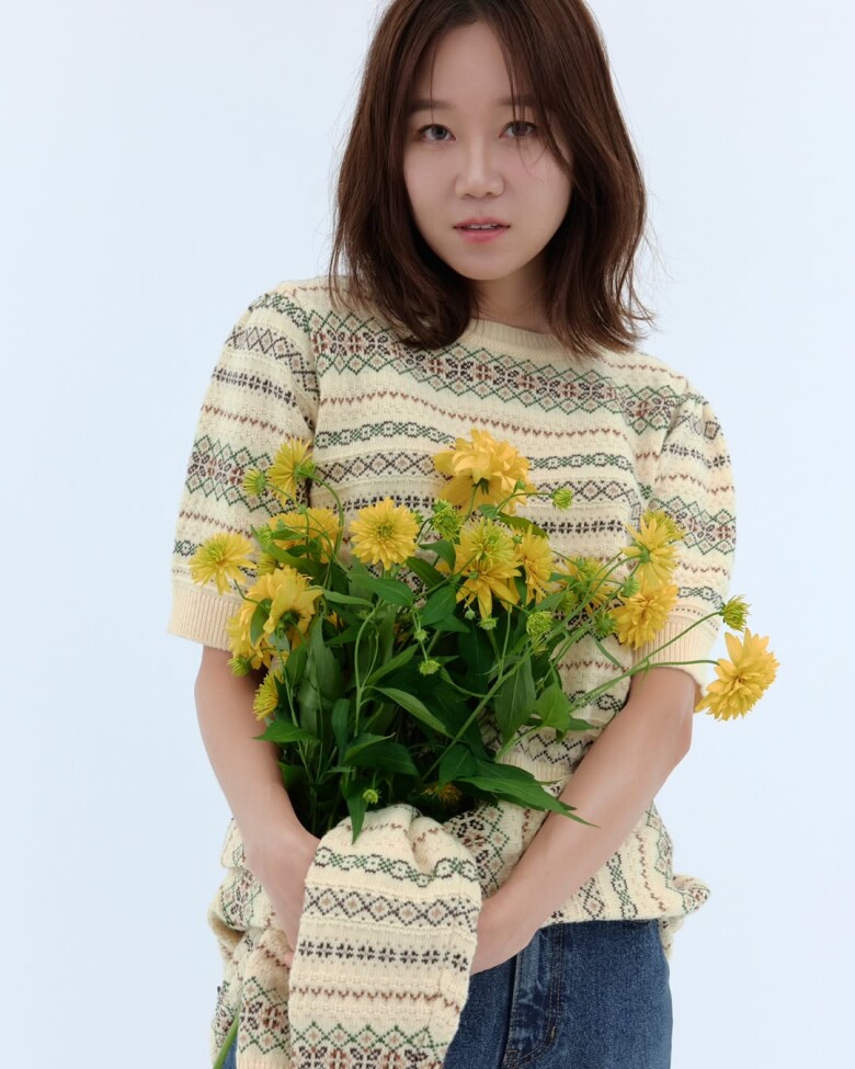 Bạn thân Son Ye Jin U50 vẫn làm mẫu ảnh thời trang giới trẻ, phong cách ngoài đời đáng để chị em U40 học hỏi - 14