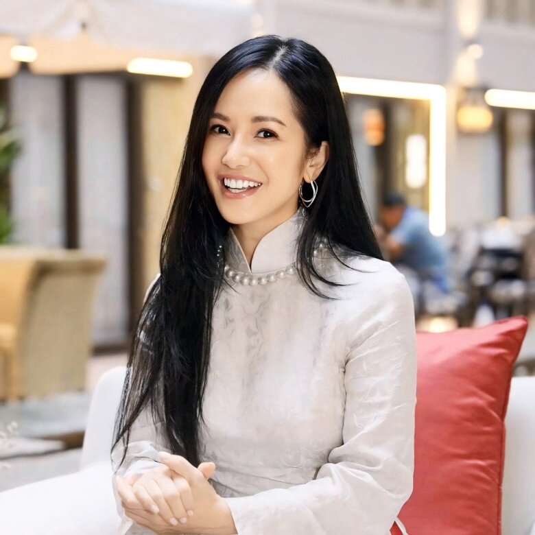 Diva Hồng Nhung tuổi 50+ vẫn &#34;thử sức&#34; với kiểu tóc mái khó nhằn, hóa ra là &#34;bí thuật&#34; trẻ hóa của nhiều sao Việt - 3