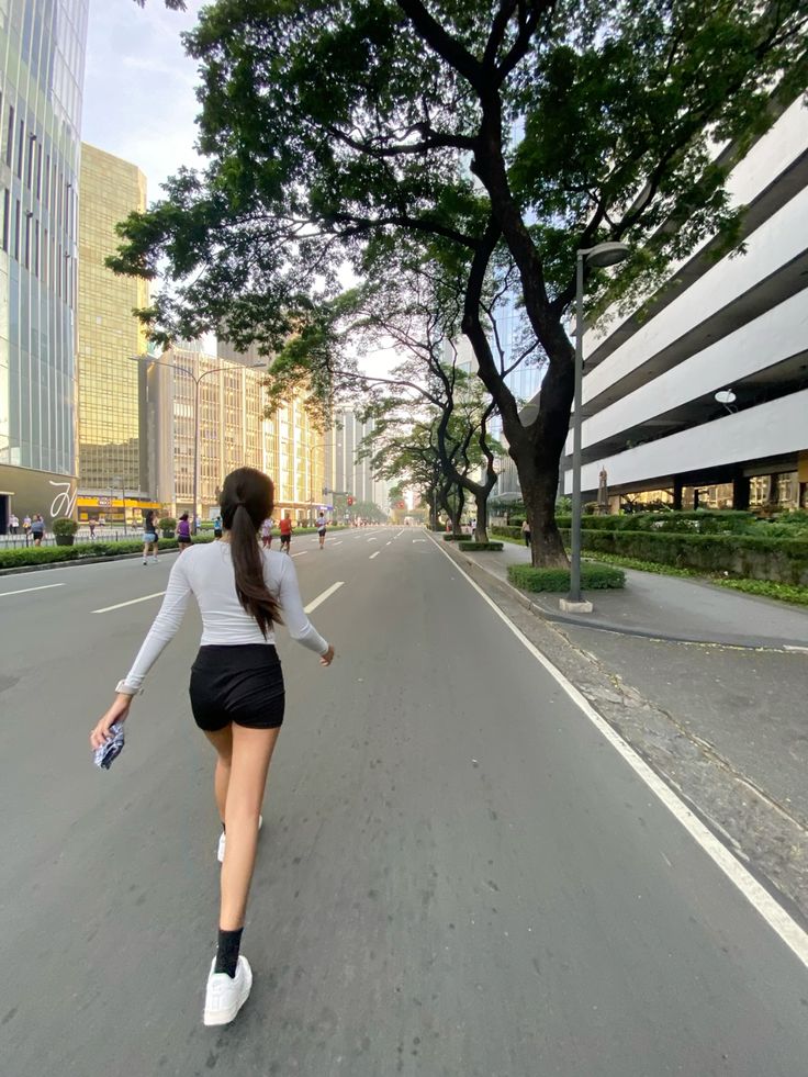 Nếu bạn hay ăn đêm, thử đi bộ kiểu này 20 phút sau bữa tối để “lừa” cơ thể bớt thèm ăn - 2