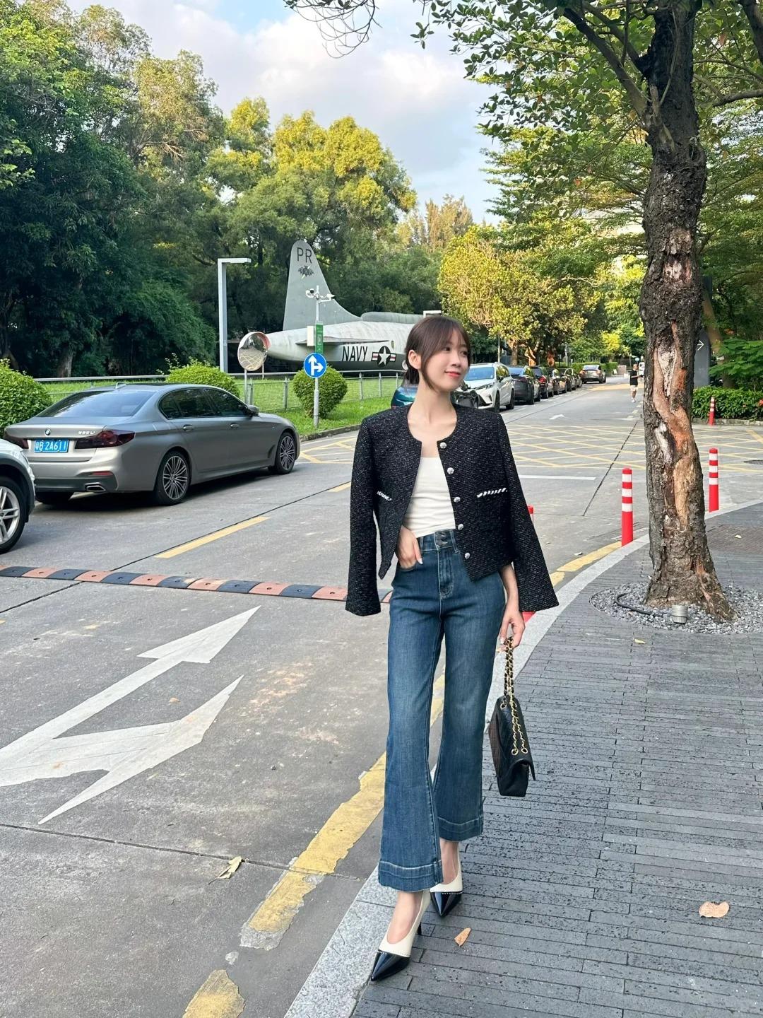 Mặc quần jeans xắn gấu nên chọn mang đôi giày nào? Thay thế giày búp bê bằng 5 kiểu này đảm bảo đẹp - 10