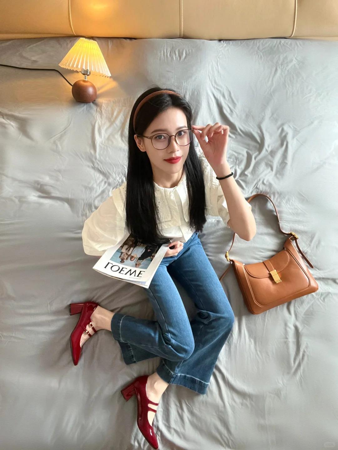 Mặc quần jeans xắn gấu nên chọn mang đôi giày nào? Thay thế giày búp bê bằng 5 kiểu này đảm bảo đẹp - 9