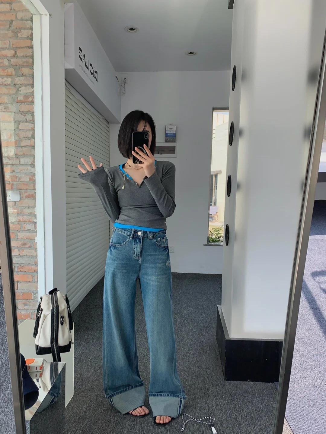 Mặc quần jeans xắn gấu nên chọn mang đôi giày nào? Thay thế giày búp bê bằng 5 kiểu này đảm bảo đẹp - 1