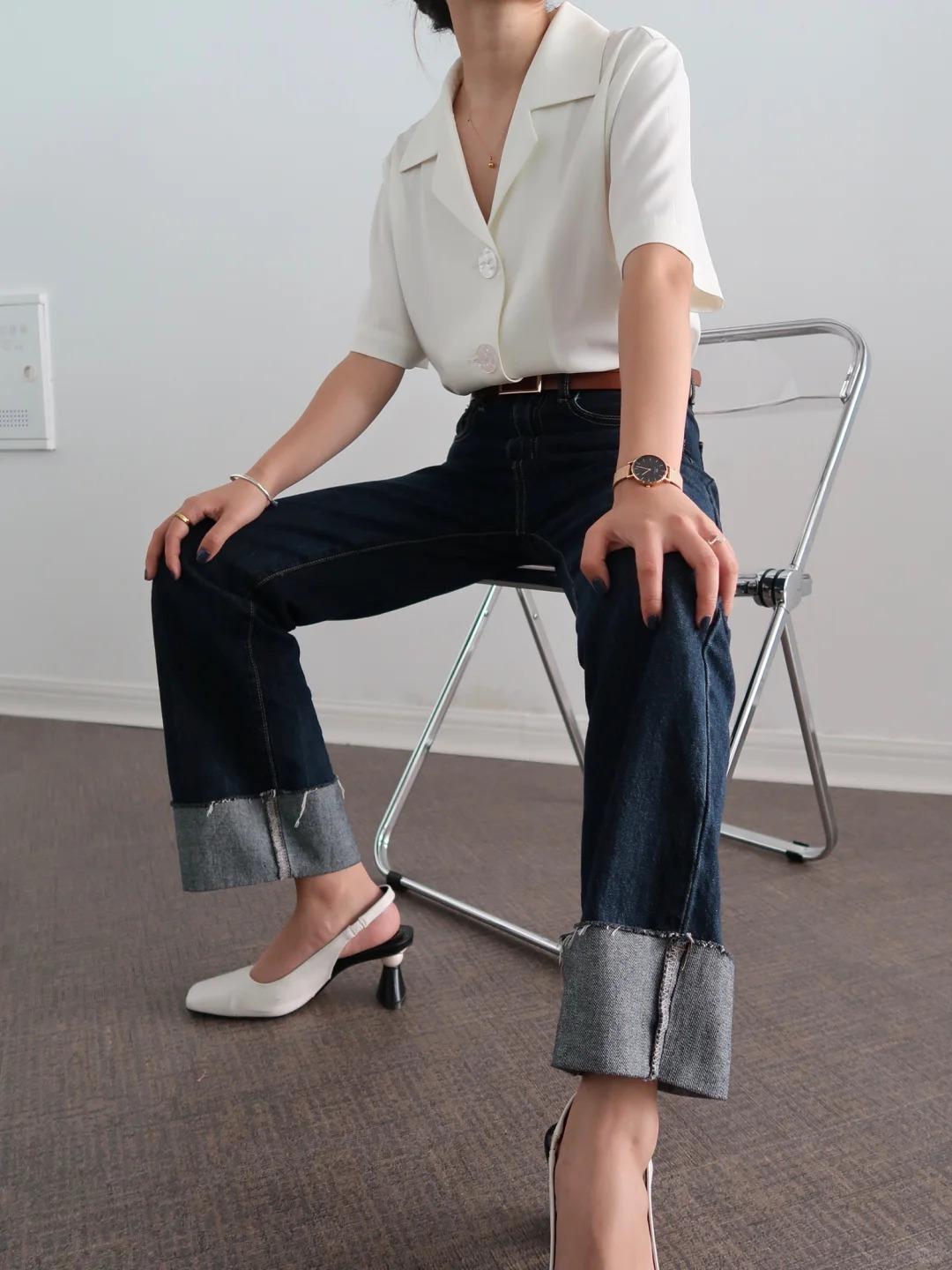 Mặc quần jeans xắn gấu nên chọn mang đôi giày nào? Thay thế giày búp bê bằng 5 kiểu này đảm bảo đẹp - 12