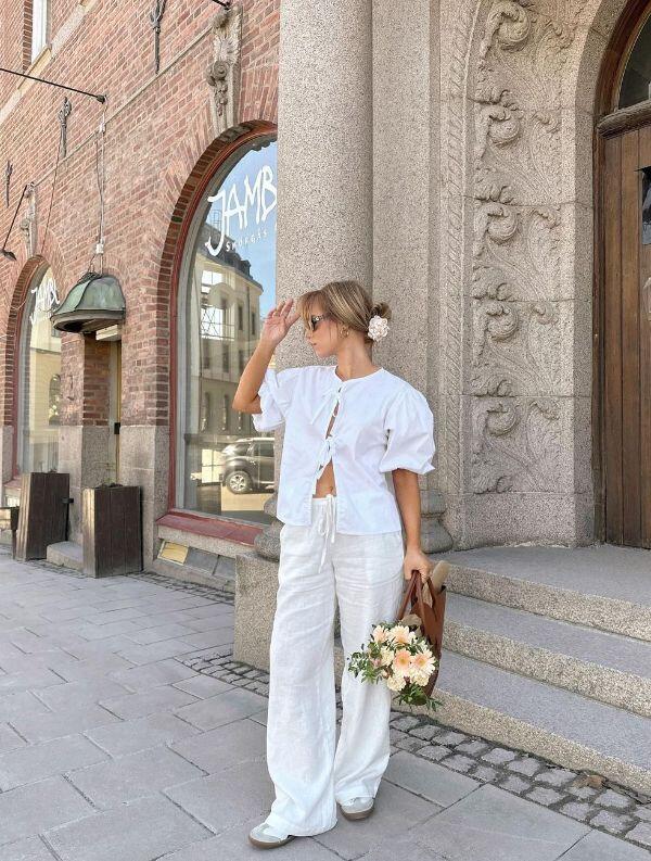 Mặc quần linen trắng mang giày gì cho đậm chất tiểu thư? Tham khảo ngay 8 mẫu giày này để diện linen đẹp như gái Pháp - 2