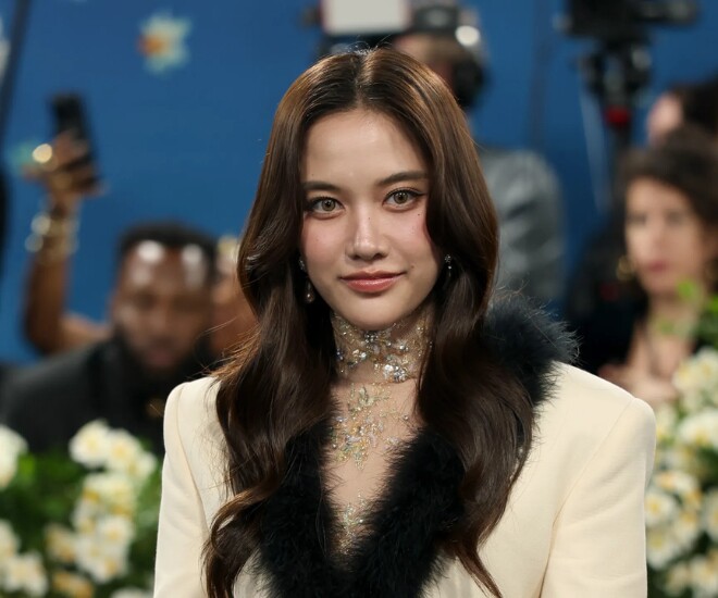 “Ngọc nữ” thế hệ mới của Thái Lan khiến phóng viên nhận nhầm là Jisoo tại Met Gala, gu thời trang xứng danh &#34;nàng thơ&#34; Valentino - 1
