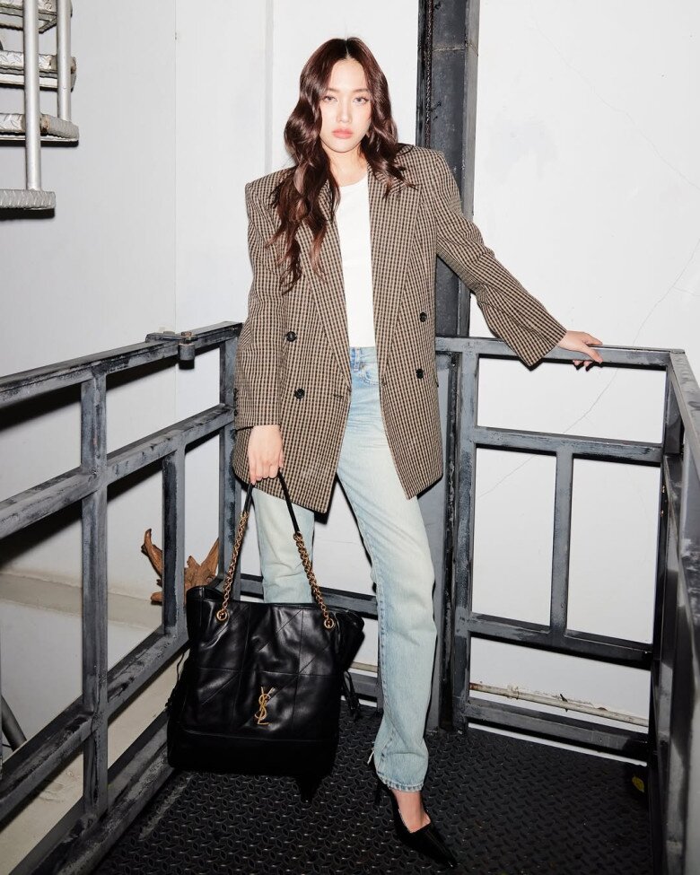 “Ngọc nữ” thế hệ mới của Thái Lan khiến phóng viên nhận nhầm là Jisoo tại Met Gala, gu thời trang xứng danh &#34;nàng thơ&#34; Valentino - 11
