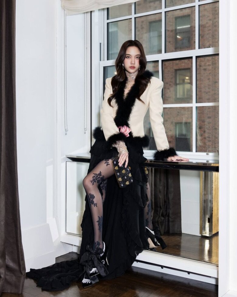 “Ngọc nữ” thế hệ mới của Thái Lan khiến phóng viên nhận nhầm là Jisoo tại Met Gala, gu thời trang xứng danh &#34;nàng thơ&#34; Valentino - 4