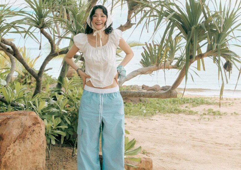 Nữ thần Hàn Quốc đến Việt Nam &#34;mưa lời khen&#34; vì bộ ảnh xinh lung linh, gu thời trang ngoài đời chất khỏi bàn - 2