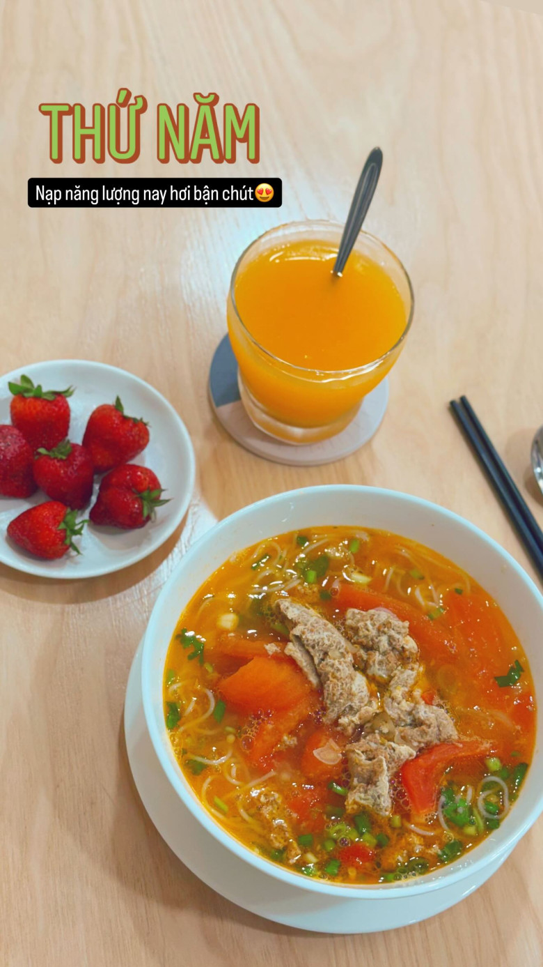 Soi bữa ăn trước và sau sinh của Mai Ngọc, đầy đủ món ngon nhưng luôn theo công thức "1 nước - 1 mốc giờ" giữ dáng đẹp - 5