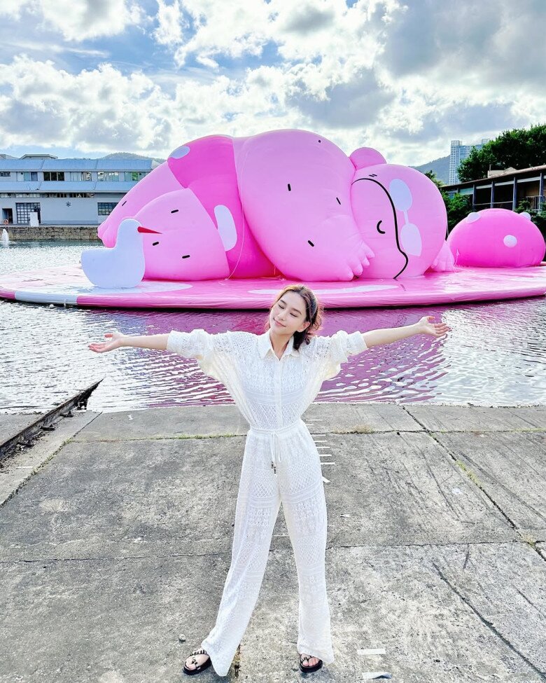 &#34;Thiên kim&#34; đẹp nhất của &#34;vua sòng bạc&#34; Macau lên thảm đỏ diện đồ sang bao nhiêu, đời thường bình dân đến giật mình - 13