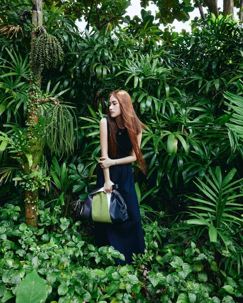 &#34;Thiên kim&#34; đẹp nhất của &#34;vua sòng bạc&#34; Macau lên thảm đỏ diện đồ sang bao nhiêu, đời thường bình dân đến giật mình - 11