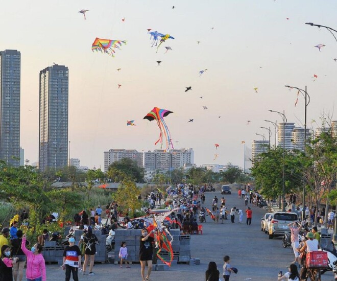 Bầu trời tuổi thơ giữa lòng Sài Gòn: Những cánh đồng thả diều đẹp nao lòng và điều cần lưu ý khi đi chơi - 2