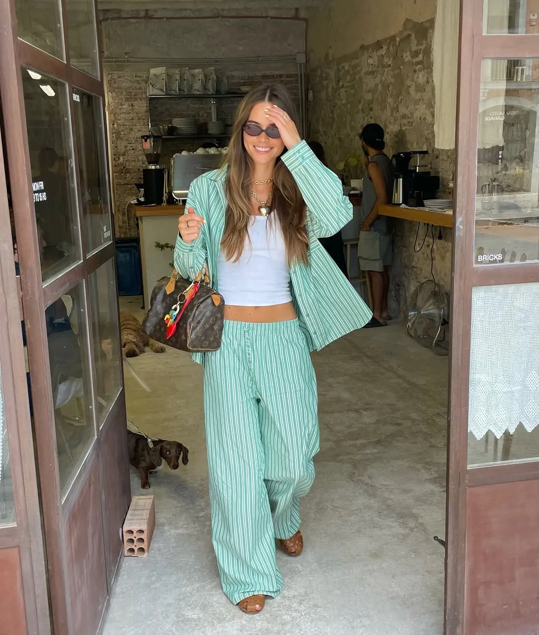 8 cách phối sơ mi đi biển chuẩn fashionista, mặc xong nhan sắc thăng hạng cứ chụp ảnh là xinh hết nấc - 10