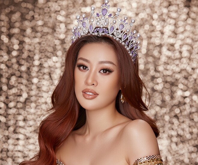 Chân dài lập kỷ lục lịch sử làng sắc đẹp Việt chưa 30 tuổi đã có nhà 7 phòng ngủ, mang &#34;túi 3 gang&#34; gần nửa tỷ ngồi vệ đường - 1