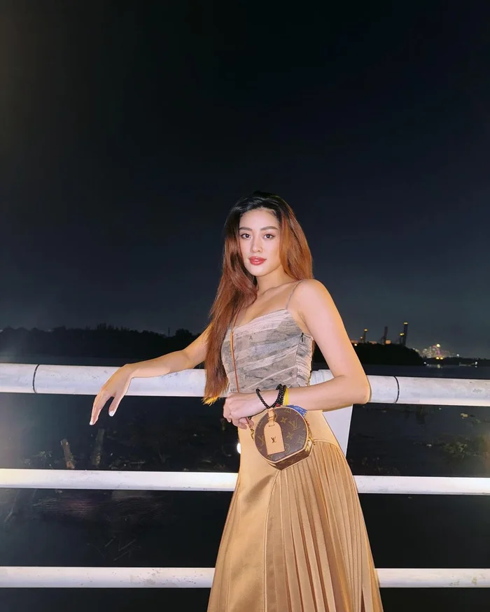 Chân dài lập kỷ lục lịch sử làng sắc đẹp Việt chưa 30 tuổi đã có nhà 7 phòng ngủ, mang &#34;túi 3 gang&#34; gần nửa tỷ ngồi vệ đường - 15