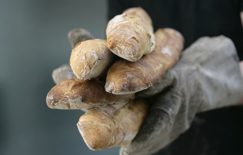 Mê ăn bánh mì như người Việt nhưng phụ nữ Pháp không dễ tăng cân, U70 dáng đẹp như thiếu nữ nhờ 2 thói quen - 3