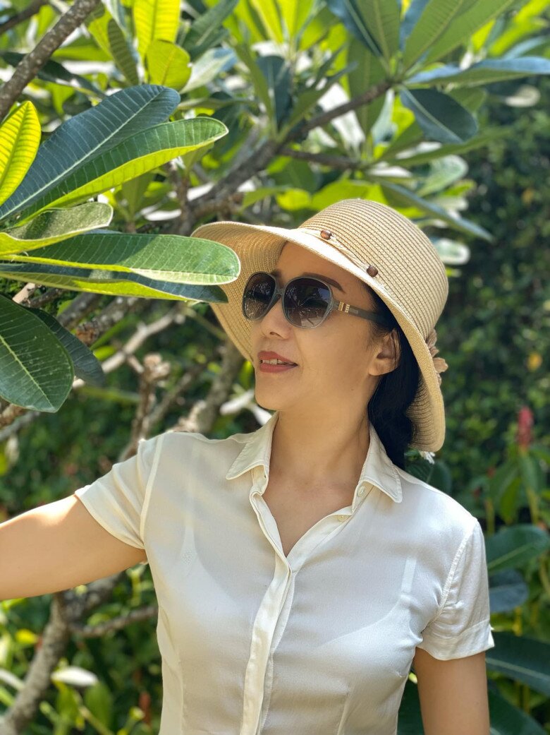 Vóc dáng không thua con gái của mẹ ca sĩ Phương Linh ở tuổi U70, cư dân mạng phải trầm trồ gia đình toàn cực phẩm - 13