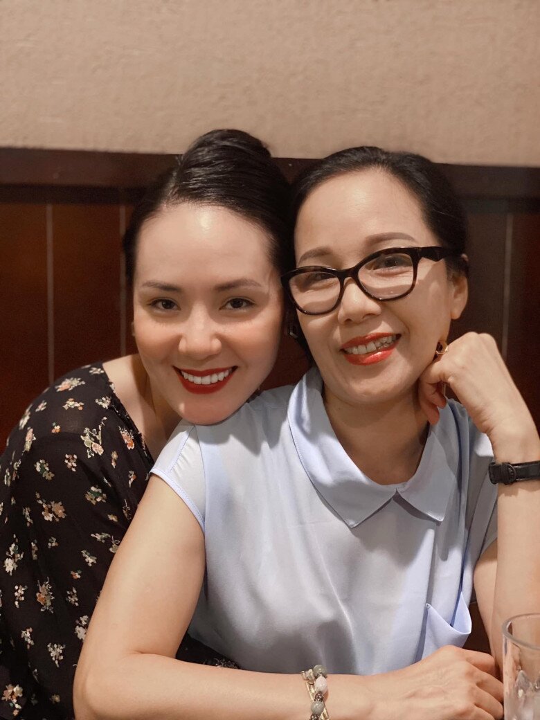 Vóc dáng không thua con gái của mẹ ca sĩ Phương Linh ở tuổi U70, cư dân mạng phải trầm trồ gia đình toàn cực phẩm - 9
