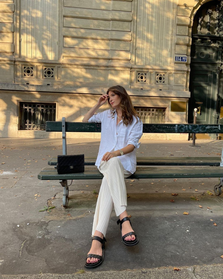 Để bước vào mùa hè với style xinh như mộng, chị em học phụ nữ Pháp sắm đủ 10 item sau có thể mặc suốt mùa - 14
