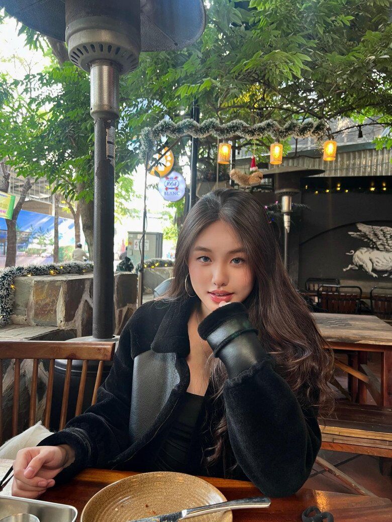 Con gái &#34;hoa khôi bóng chuyền&#34; Kim Huệ lấy hết nét đẹp của mẹ, 13 tuổi cao gần 1m70, bắp tay rắn chắc, mặt đẹp như hoa hậu - 4